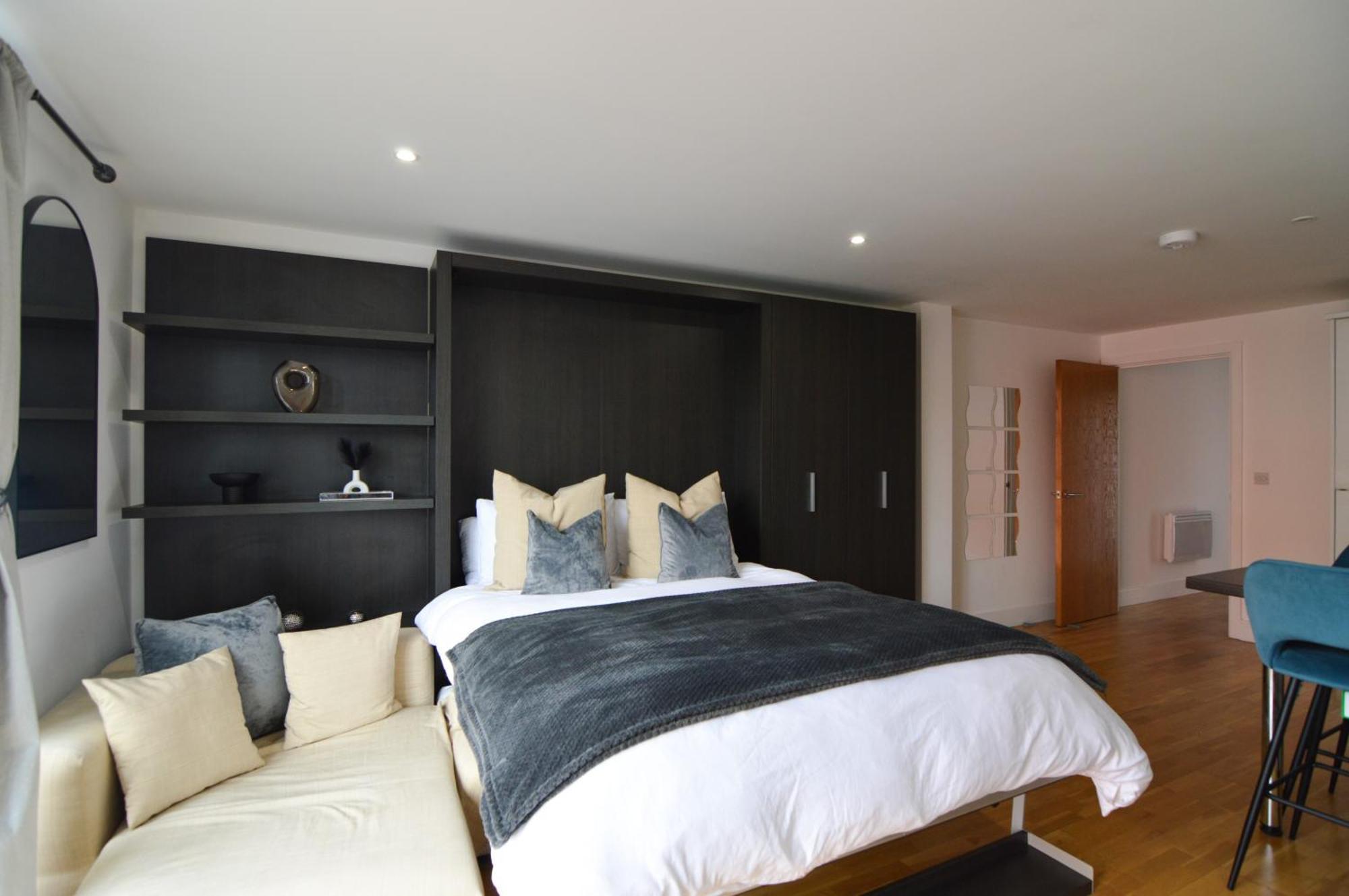 Cosy, Centrally Located Studio With Gated Parking! Loughborough Exteriör bild